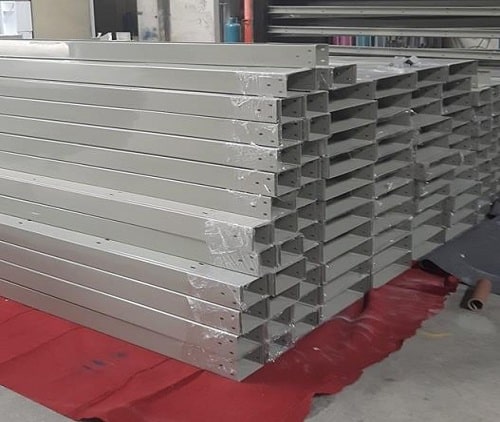 Máng cáp sơn tĩnh điện 200x100 - Công Ty Cổ Phần Đầu Tư Phát Triển QTK Hà Nội